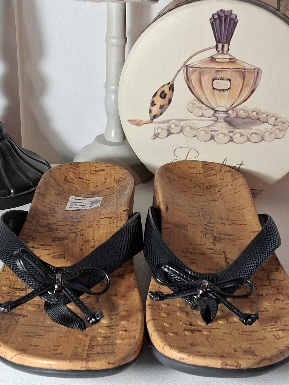 Vionic Black & Tan Thong Sandal Sz 7M NWT - Picture 2 of 8